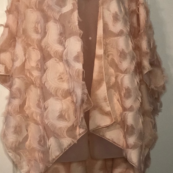 NWT JC SUNNY RUANA with Eyelash Fringe Detail, Pink One Size Fits Most - Picture 5 of 11